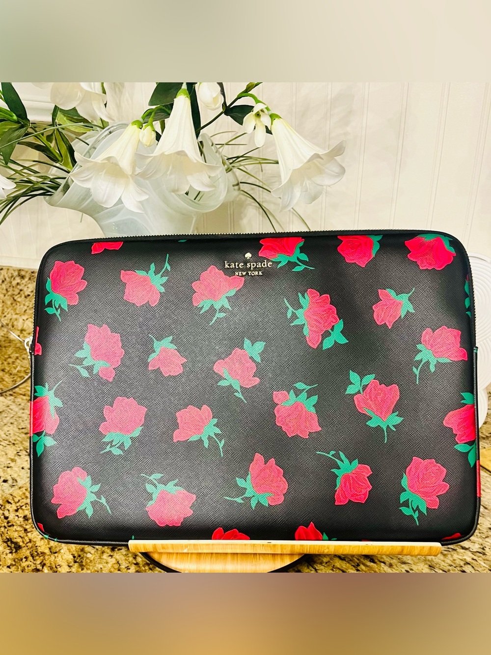 NWOT Kate Spade New York Madison Rose Toss Printed Laptop Sleeve